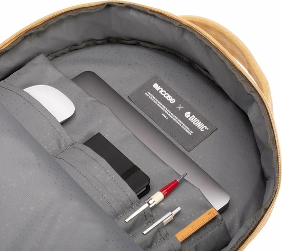 Hete verkoop ๐ Incase Bionic® Commuter Rugtask - Sand ๐ - Afbeelding 2