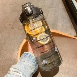 Coupon 🥰 Loushi Drinkfles Zwart-2L Grote Capaciteit Waterfles Stro Cup Hoge Temperatuur Plastic Water Cup Tijd Schaal Frosted Outdoor Sport Student Paar Cup 🎉