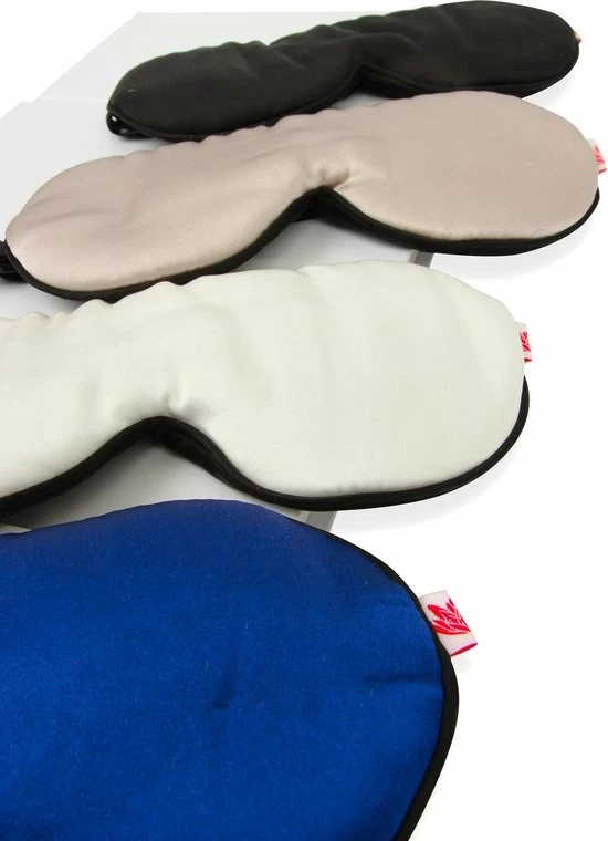 Beste Verkoop π White Lotus Anti Aging Holistisch Zijden Oogmasker – Van 19 Momme Moerbeien Zijde Voor Tijdens Het Slapen. Helpt Bij Dikke Ogen En Rimpels Onder De Ogen. Geheel Verduisterend Voor Een Goede Nachtrust. Verpakt In Luxe Geschenkdoos. Kleur: Zwart. β¨ - Afbeelding 3