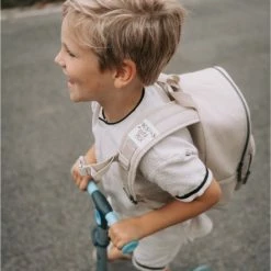 Kopen 🤩 Poespas Kinderrugzak / Rugtas / Schooltas - Pick&Pack X Poespas - 8 Liter - Imitatieleer - Beige 🎁 -Gabbag-winkel 550x822 14