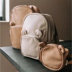 Kopen 🤩 Poespas Kinderrugzak / Rugtas / Schooltas - Pick&Pack X Poespas - 8 Liter - Imitatieleer - Beige 🎁 -Gabbag-winkel 550x822 17